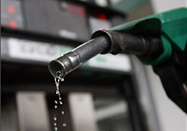La primera necesidad que cubrimos a nuestros clientes es la venta de combustibles con el respaldo de marcas reconocidas en el mercado Ecuatoriano. Comercializamos grandes volúmenes a los mejores precios con stock de entrega inmediata, facilidades de pago, y crédito directo con ágiles procesos de aprobación.